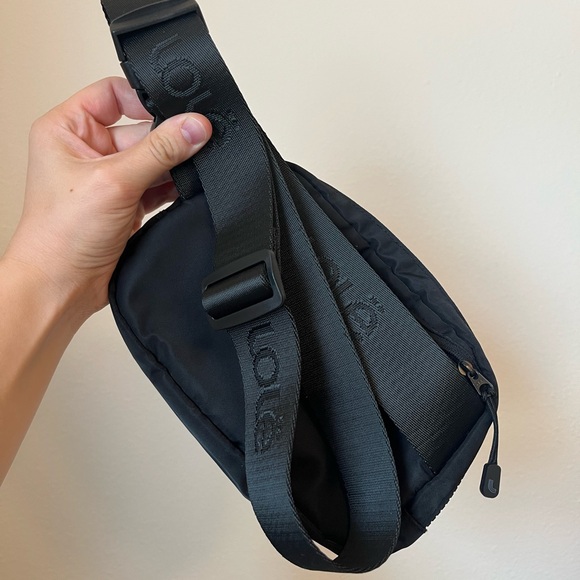 Lole Beltbag Crossbody Bag - Picture 4 of 4
